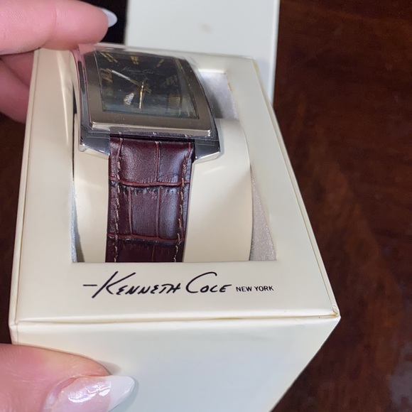 🍾CLOSET CLEAN OUT ACCEPTING ALL REASONABLE OFFERS🍾 - Picture 4 of 5